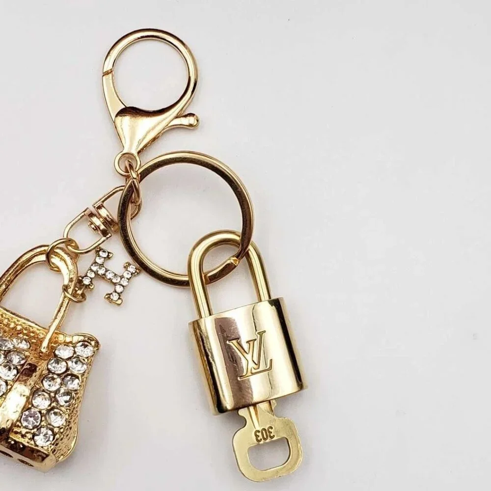 Authetnic Louis Vuitton Lock & Key w/ unbranded Rhinestone Bag Keycharm 010526 - Picture 4 of 8